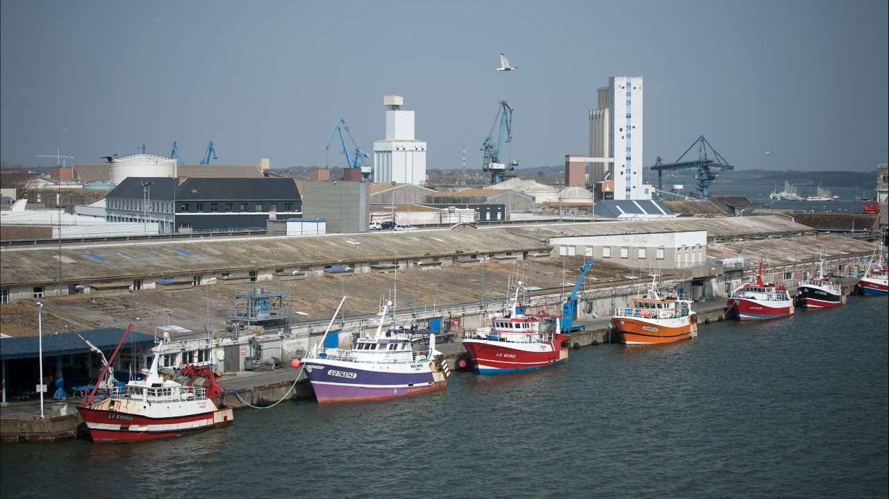 Bateaux de pêche au port de Lorient Keroman