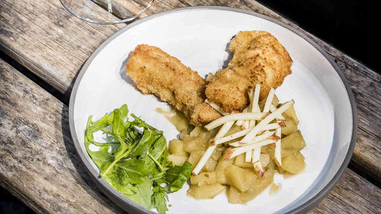 Julienne panée et sa compote de pomme au cidre Guillevic