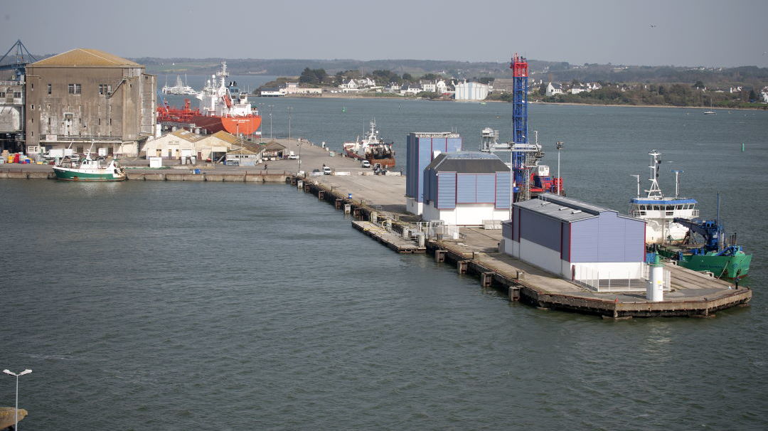 Une nouvelle tour à glace en construction sur le port
